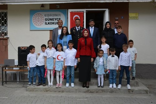 İlçemiz Güneyce Köyü, Güneyce İlkokulunda 23 Nisan Ulusal Egemenlik ve Çocuk Bayramı  Kutlandı.
